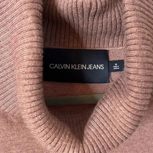 Turtleneck Sweater Lightweight Blush, Size M - Picture 3 of 7